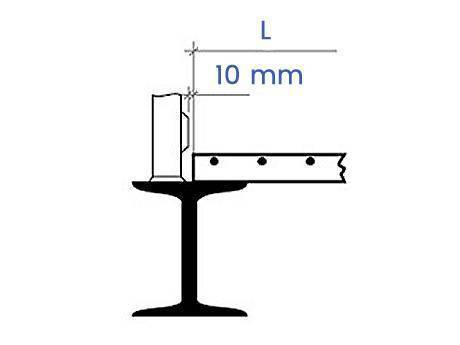 Schematic diagram shows 10 mm distance between protruding obstacle and steel grating floor on the support.