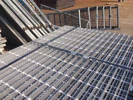 A steel grating with serrated surface on the ground.