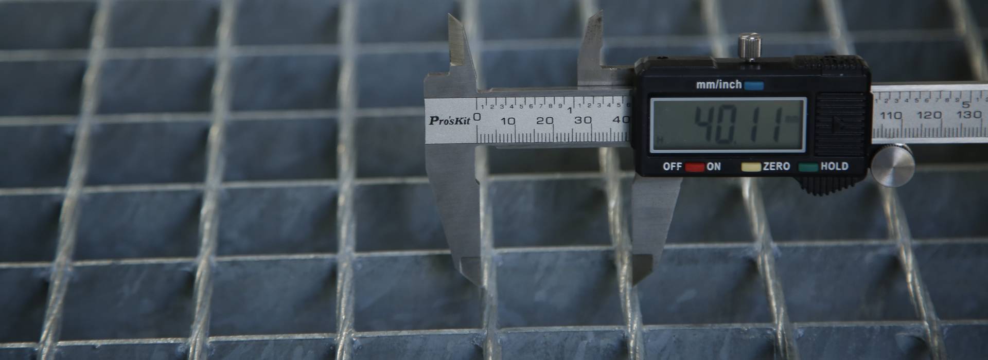 A picture shows the strict test of steel grating.